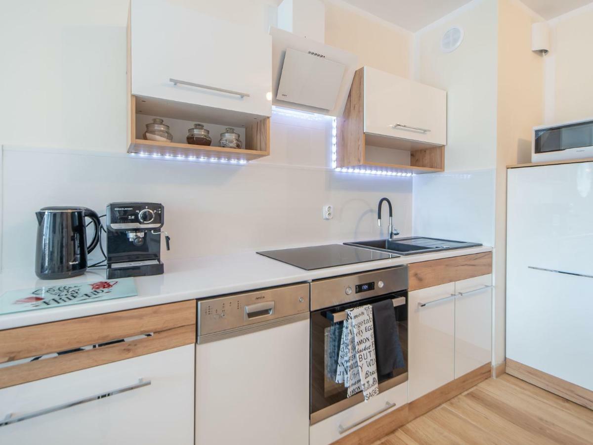 Color Apartments Apartament Black & White Колобжег Екстер'єр фото