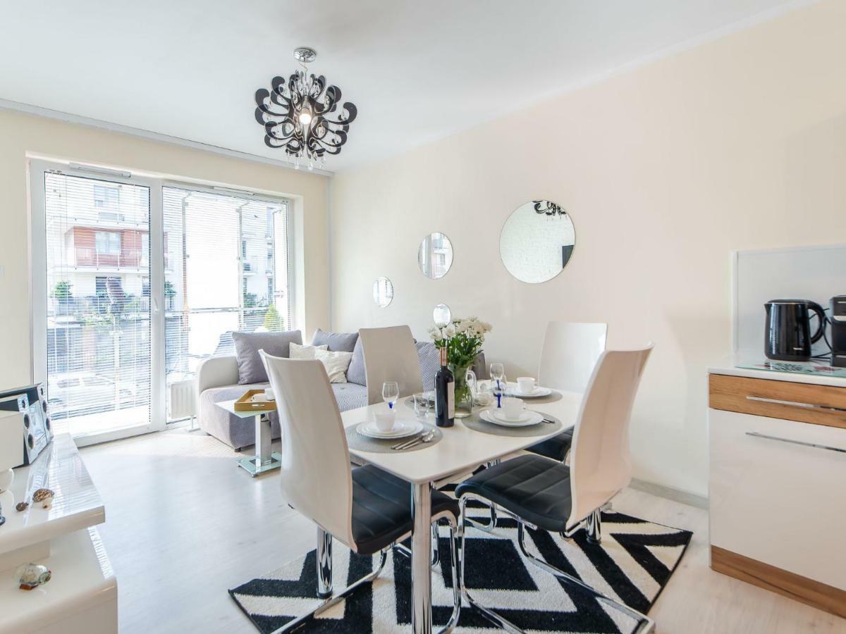 Color Apartments Apartament Black & White Колобжег Екстер'єр фото